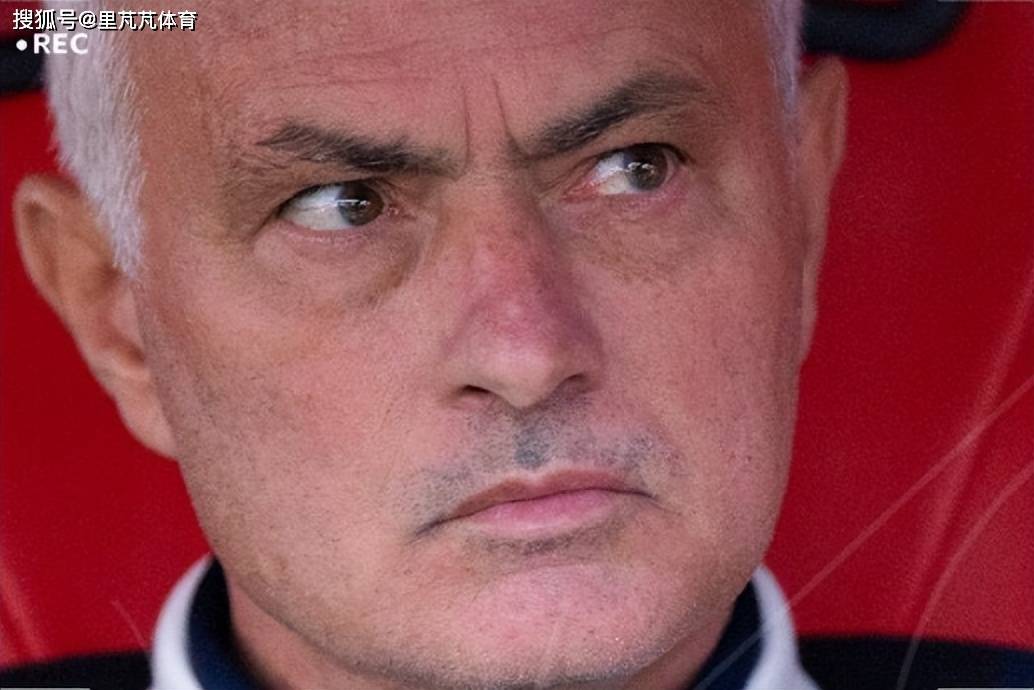 2025足坛大事件（二）：穆帅下课滕哈格再演黑色幽默，利物浦崩盘